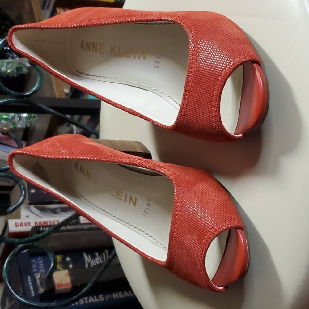 Peep toe heels